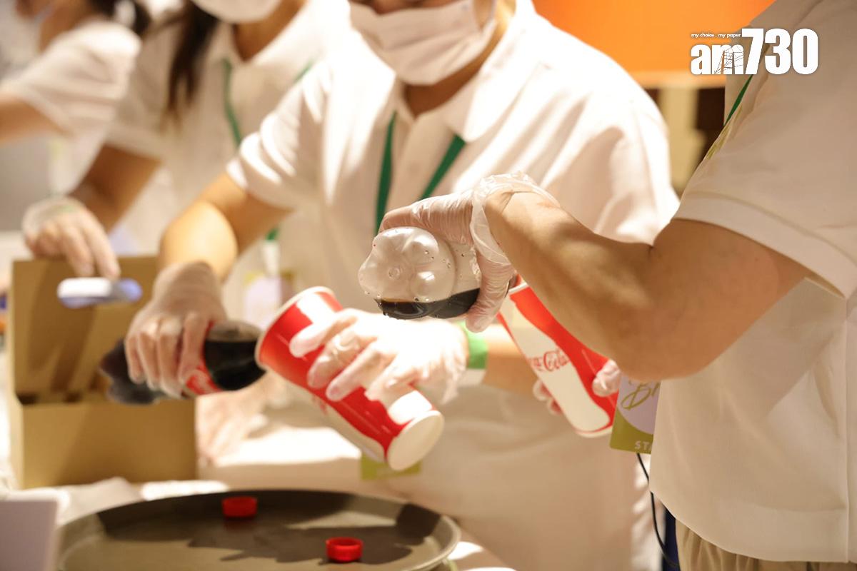 青年運動場今日有出售汽水。(吳康琦攝)