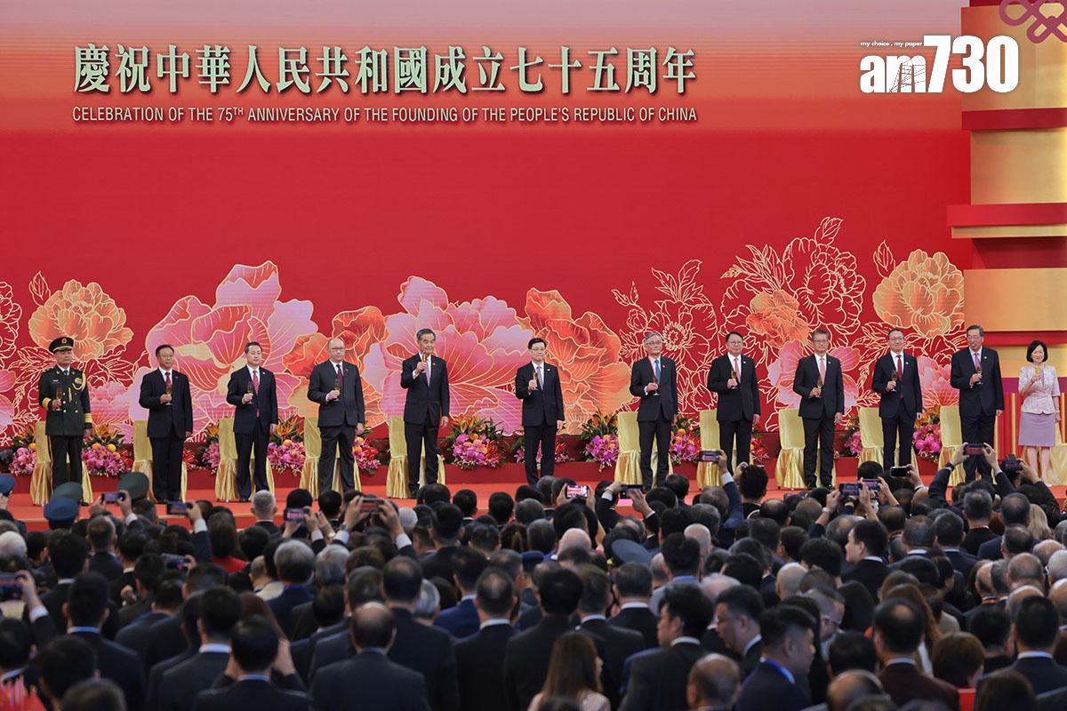 特區政府在會展舉行國慶酒會。(中通社)