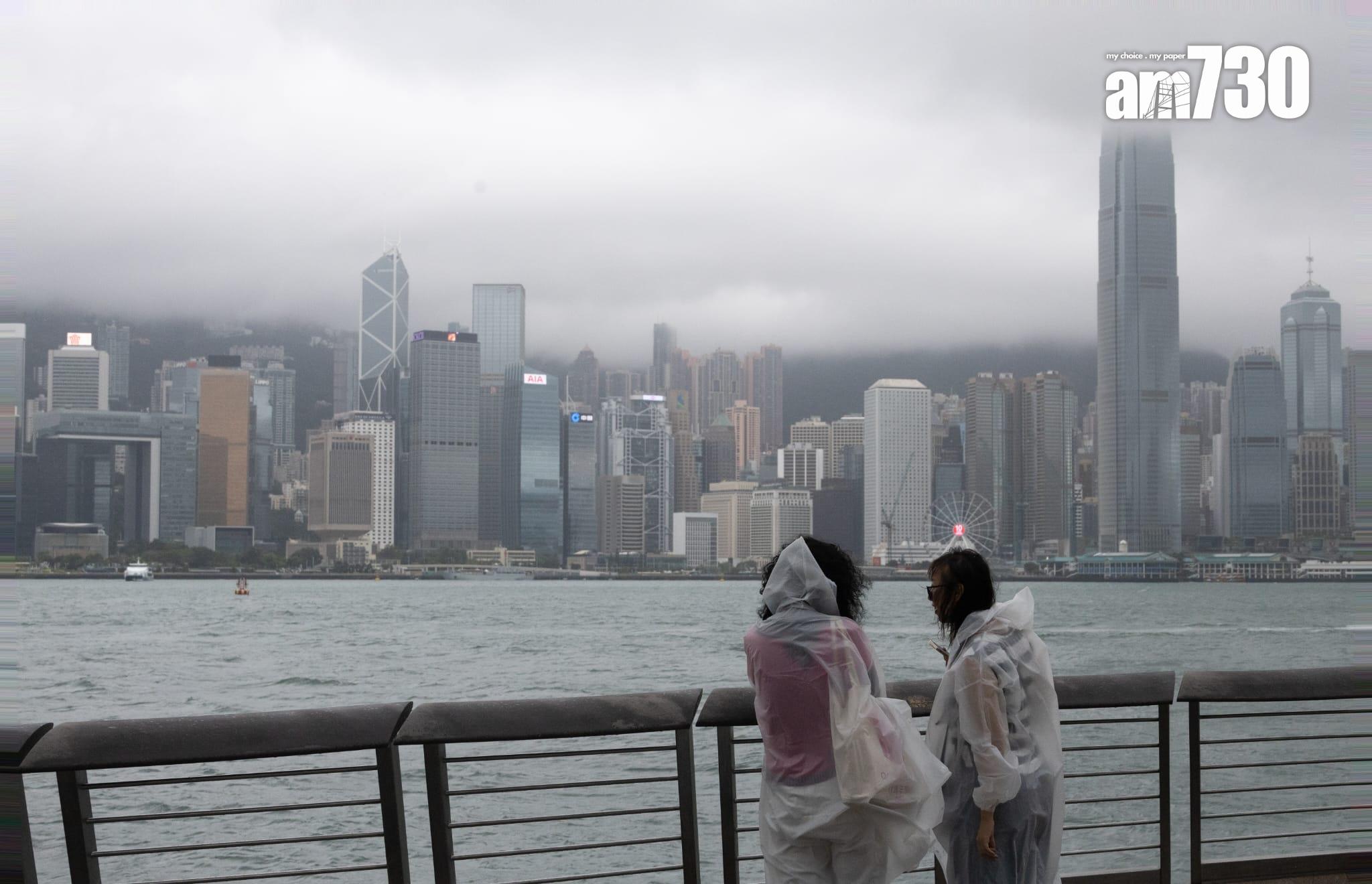 颱風桃芝襲港,天文台昨晚11時許發出8號風球,並維持至今早(14日)10時20分改掛3號風球。(蘇文傑攝)