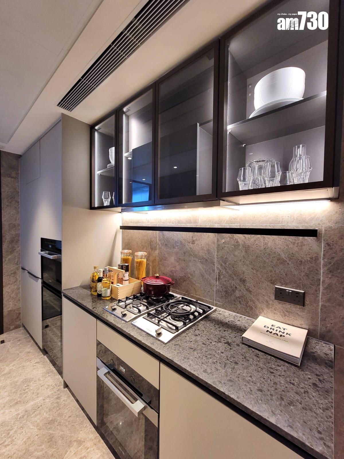 天瀧示範單位|Baccarat主題現樓千呎三房 水晶藝術珍品X維港景致|啟德新盤