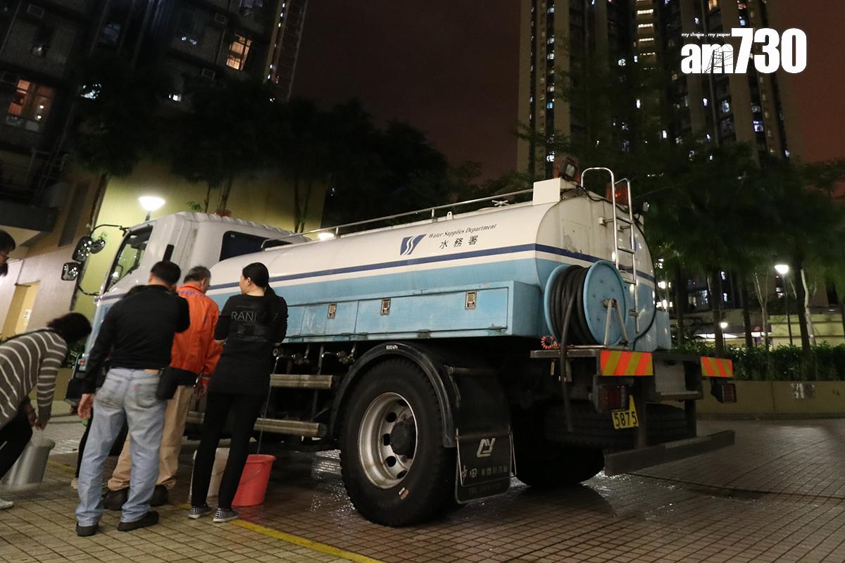 水務署已安排水車提供臨時食水供應。(資料圖片/鍾式明攝)