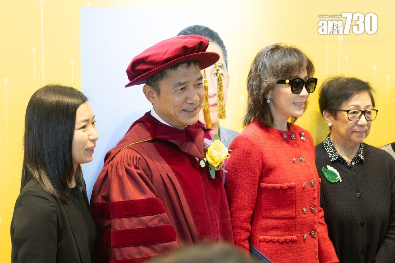 梁朝偉更獲媽媽及家人見證這個重要時刻。 (蘇文傑攝)