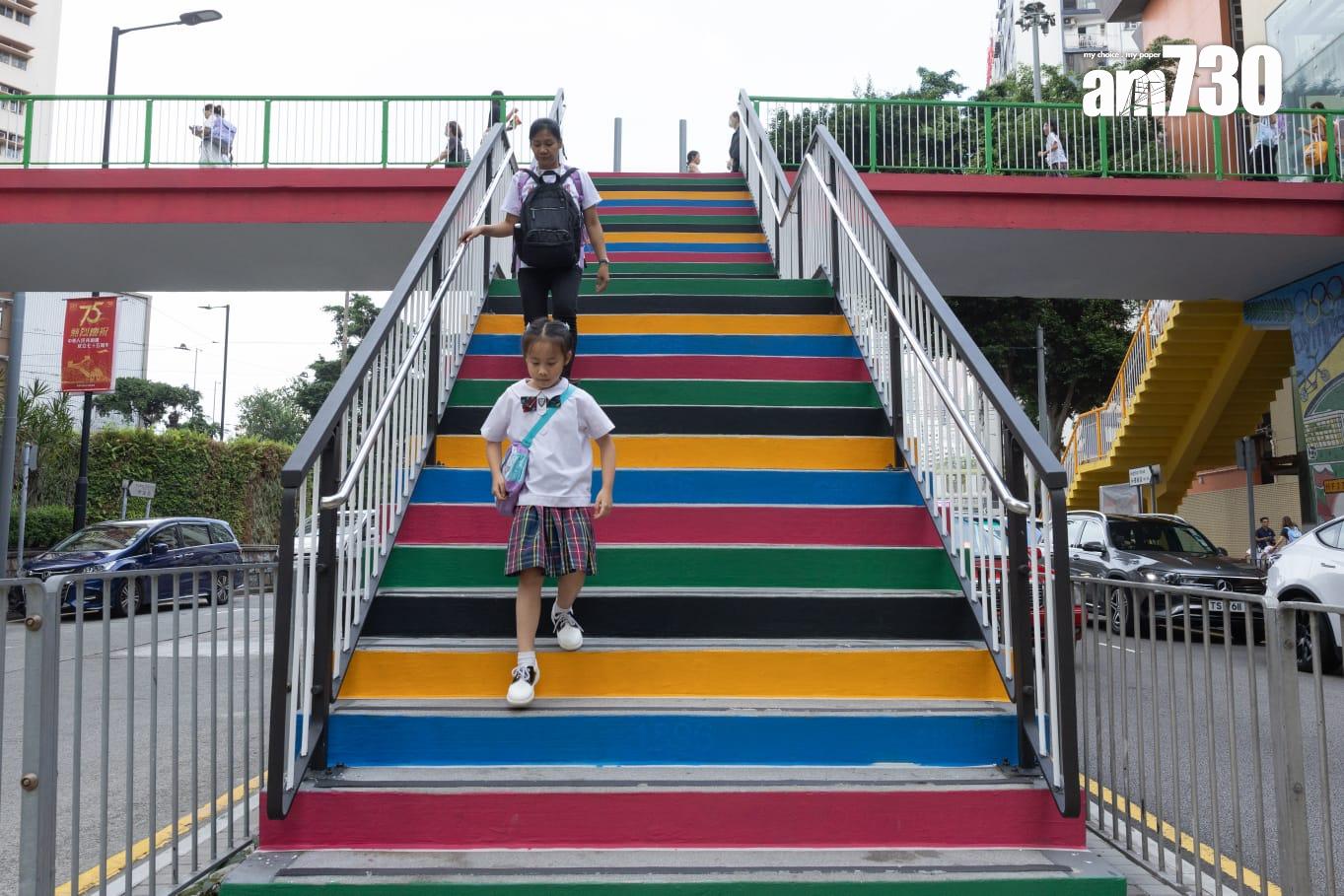 銅鑼灣「奧運橋」近日相關奧運設計圖案和資訊突然消失,路政署稱鑑於部分油漆已日漸褪色,故進行翻新工程,不涉更改現有的外觀設計,料於12月完成。(蘇文傑攝)