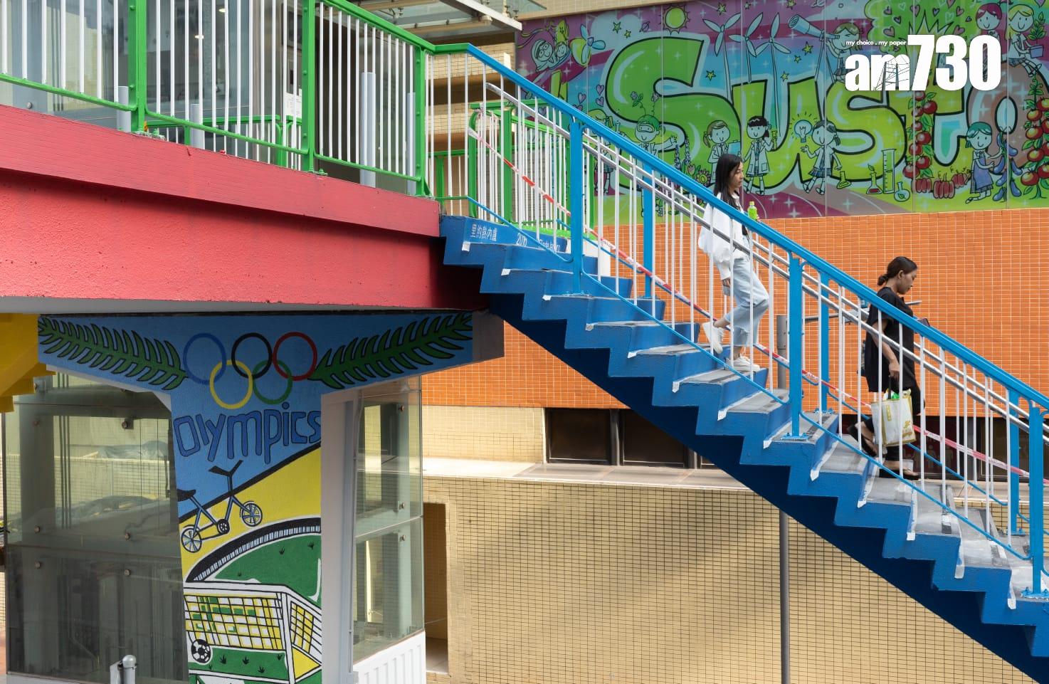 銅鑼灣「奧運橋」近日相關奧運設計圖案和資訊突然消失,路政署稱鑑於部分油漆已日漸褪色,故進行翻新工程,不涉更改現有的外觀設計,料於12月完成。(蘇文傑攝)