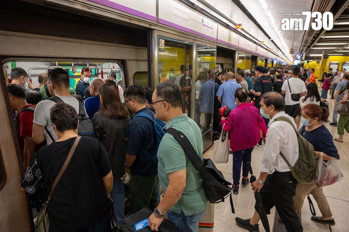 港鐵所有鐵路及港鐵巴士服務會維持正常,直至今晚收車。(資料圖片)