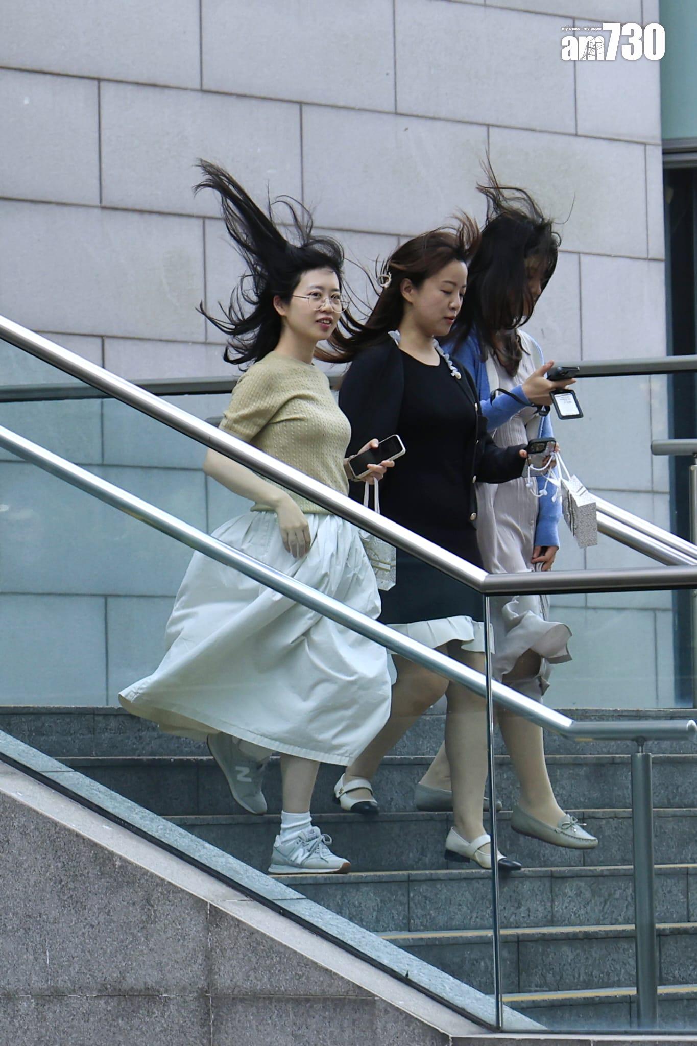 熱帶氣旋桃芝即將進入本港800公里範圍,天文台會在今晚10時20分發出一號戒備信號。(林俊源攝)