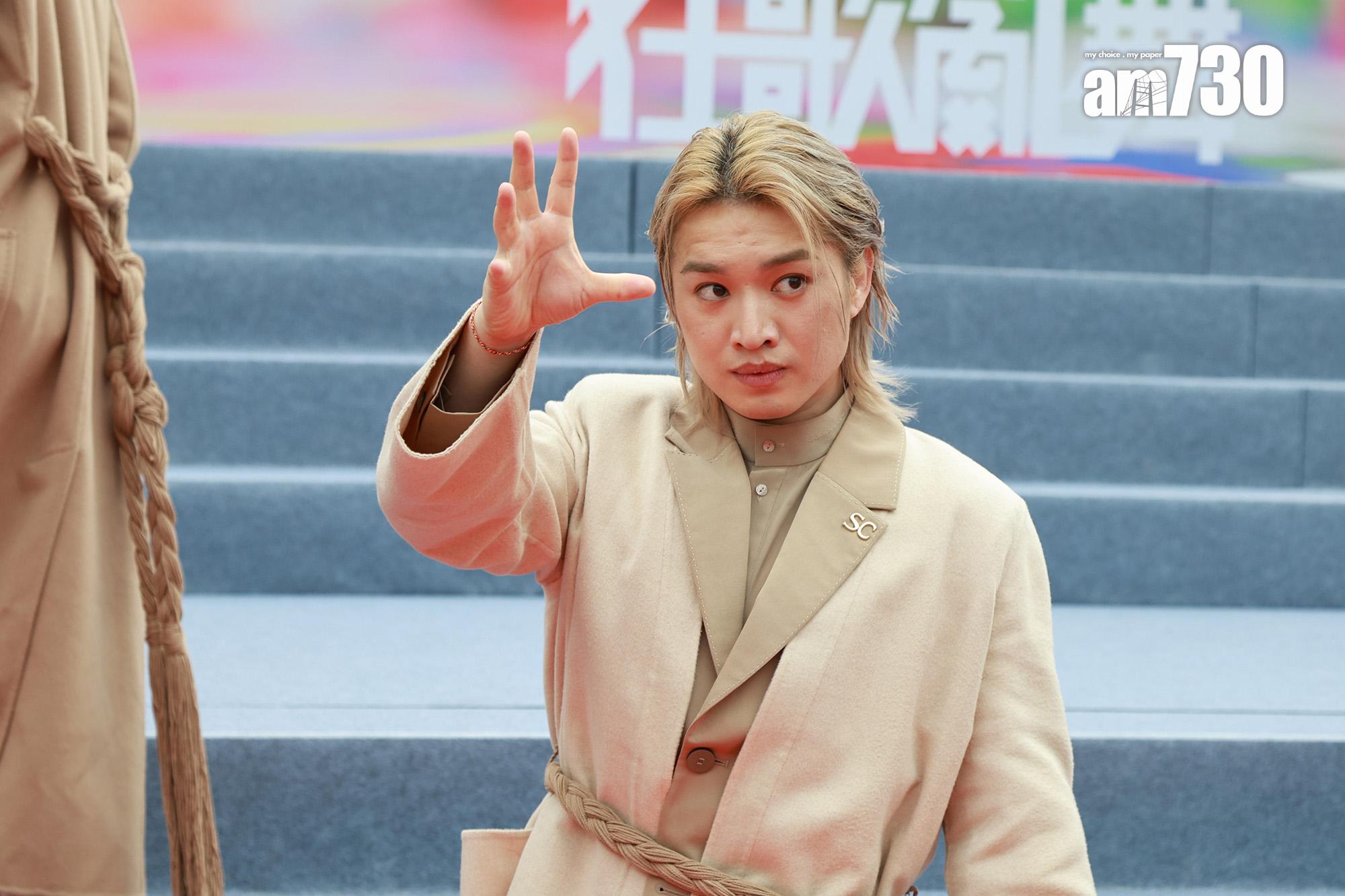 Jer表示喜歡足球。