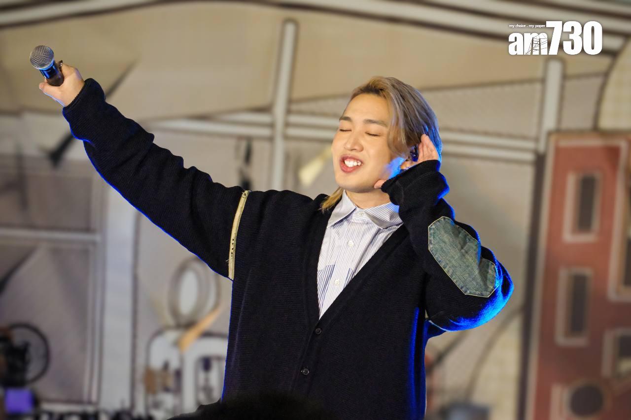 柳應廷先後唱《大海少年》時,邀請全場觀眾大合唱。(由觀眾提供)