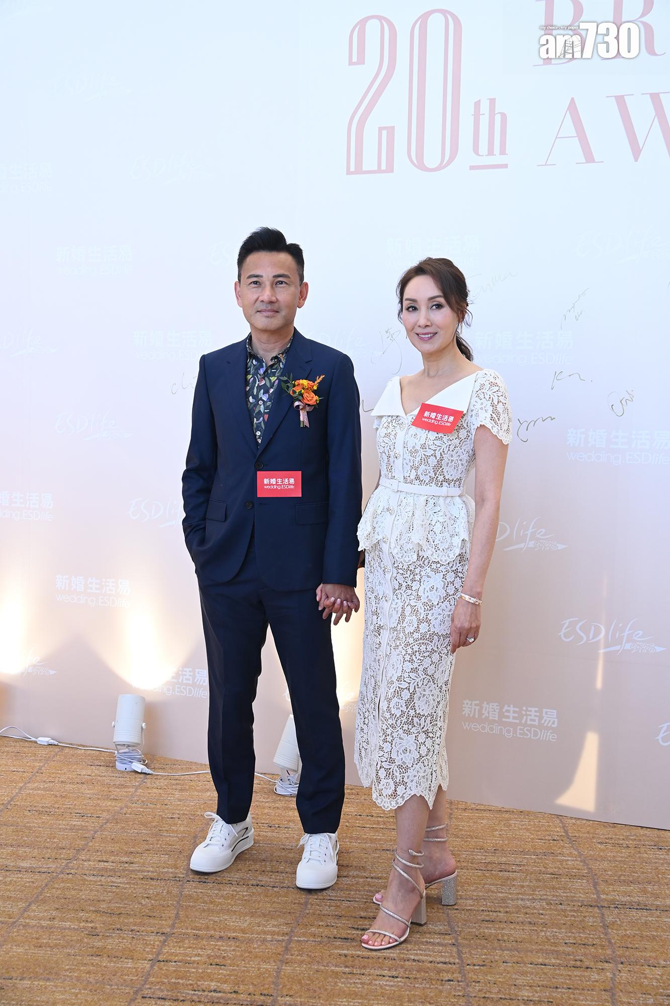 林文龍與郭可盈手拖手入場。