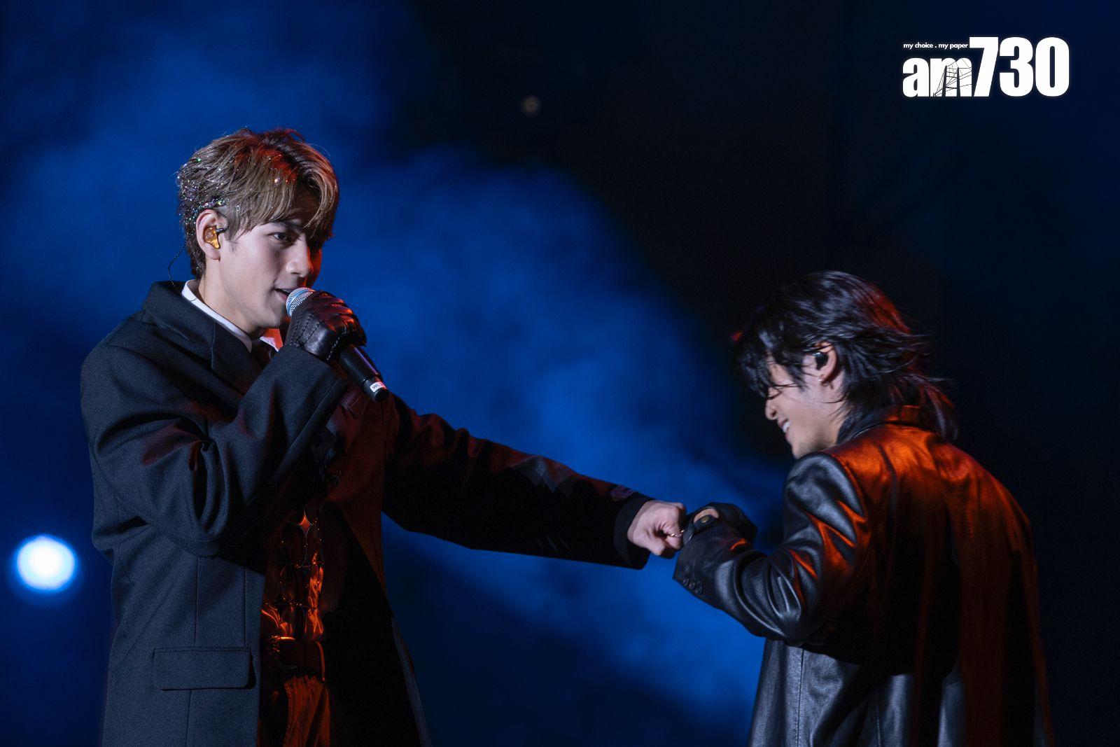 Jeffrey與周殷廷於《西九音樂節:越流行》合唱《愛後餘生》。(蘇文傑攝)