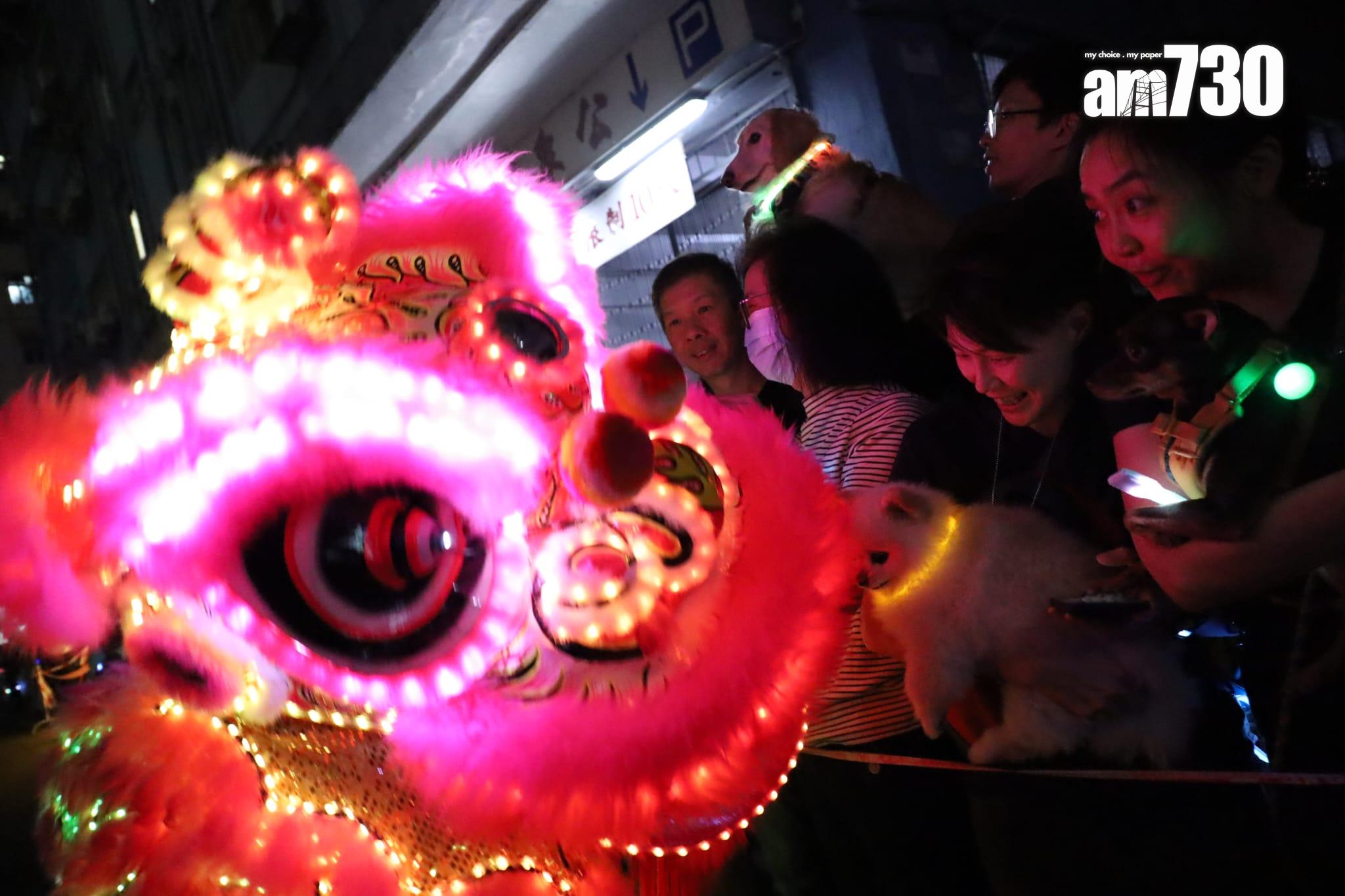 大角咀廟會盛大舉行 500呎夜光龍壓軸登場 (鍾式明攝)