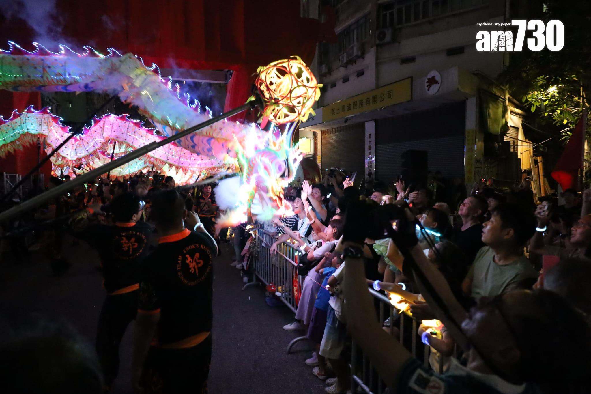 大角咀廟會盛大舉行 500呎夜光龍壓軸登場 (鍾式明攝)