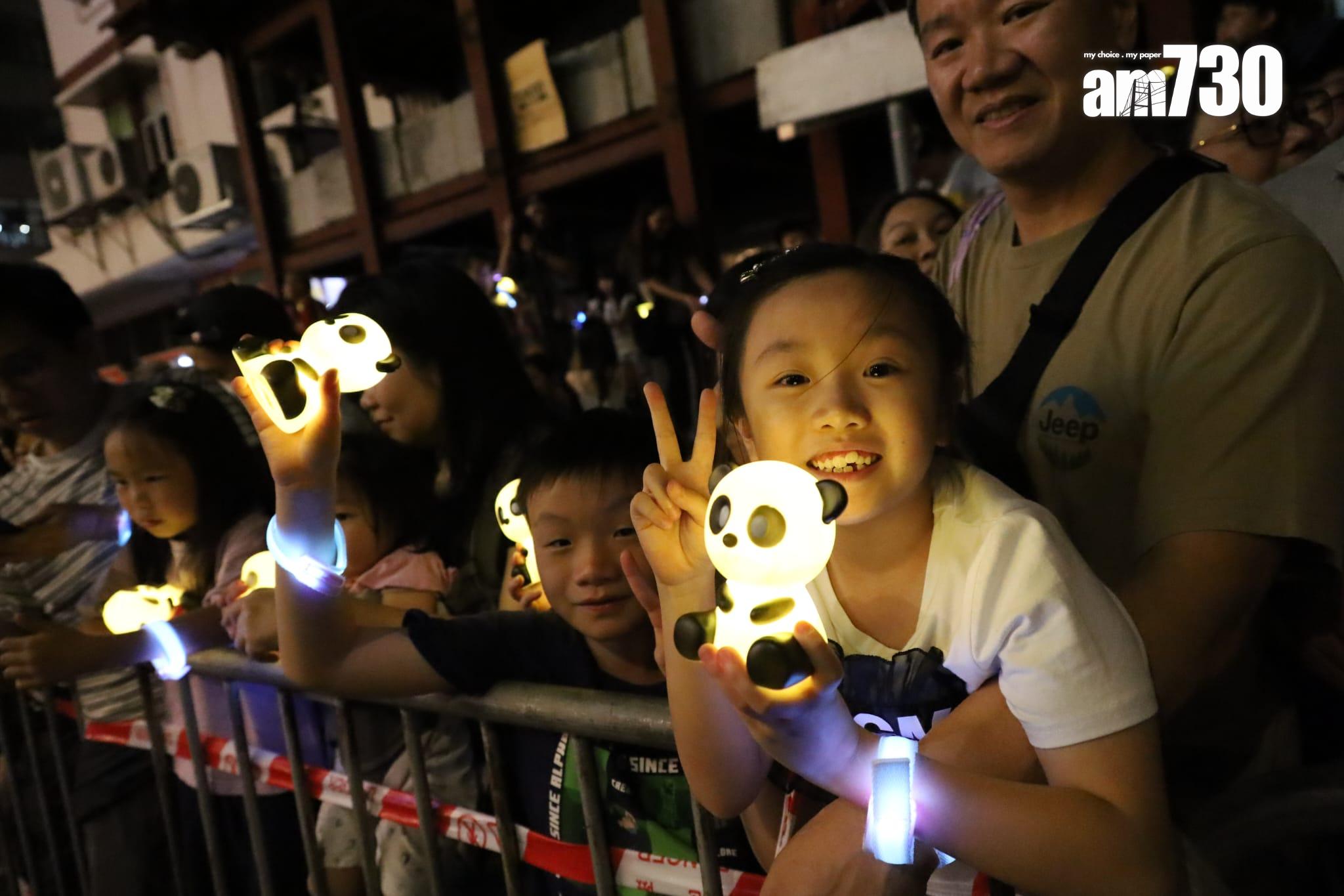 大角咀廟會盛大舉行 500呎夜光龍壓軸登場 (鍾式明攝)