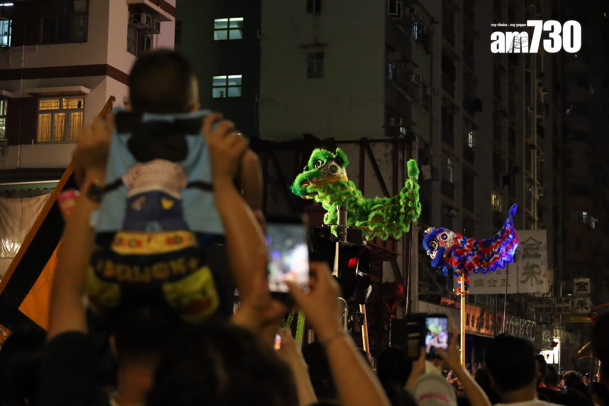 大角咀廟會盛大舉行 500呎夜光龍壓軸登場 (鍾式明攝)