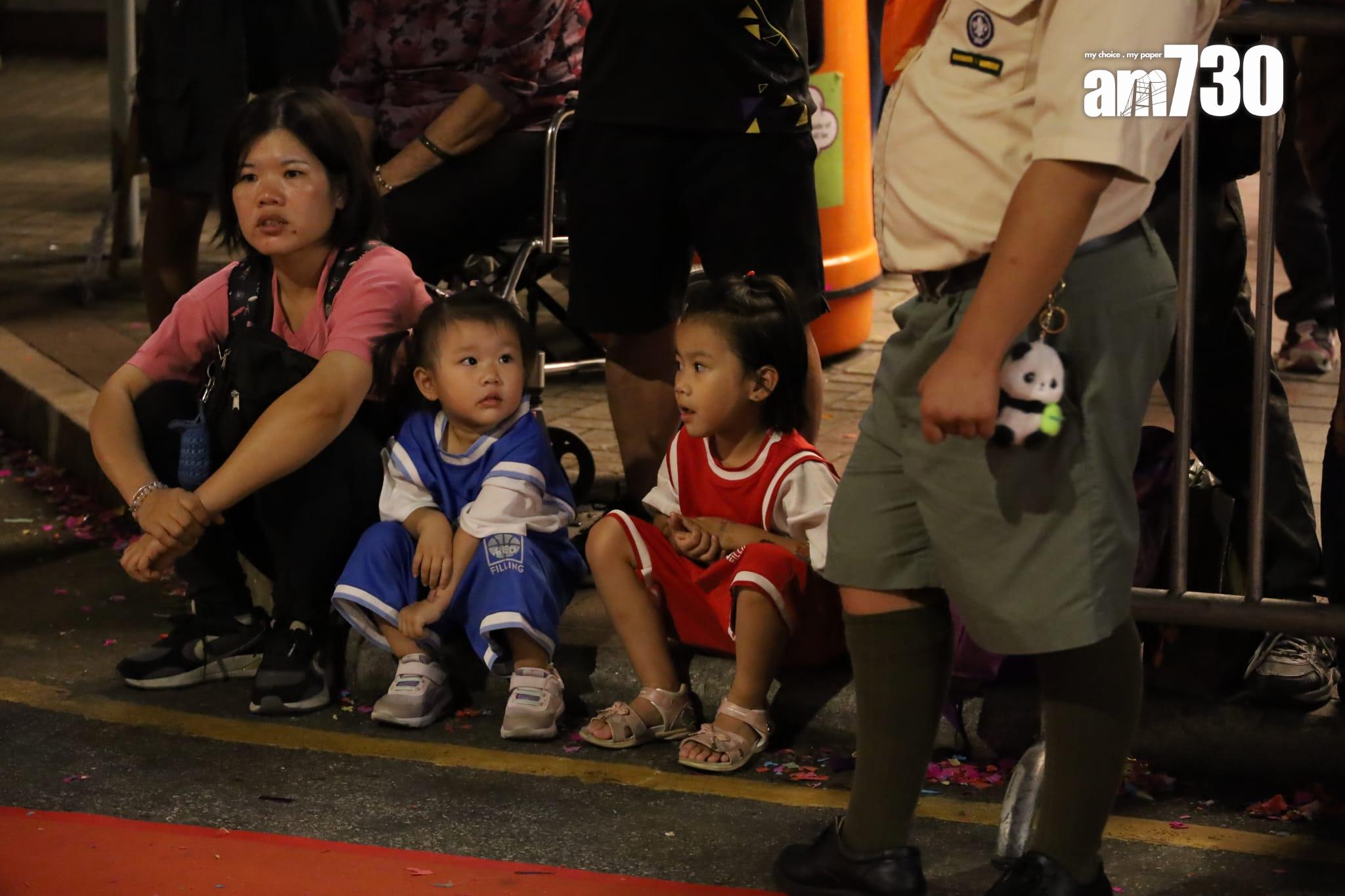 大角咀廟會盛大舉行 500呎夜光龍壓軸登場 (鍾式明攝)