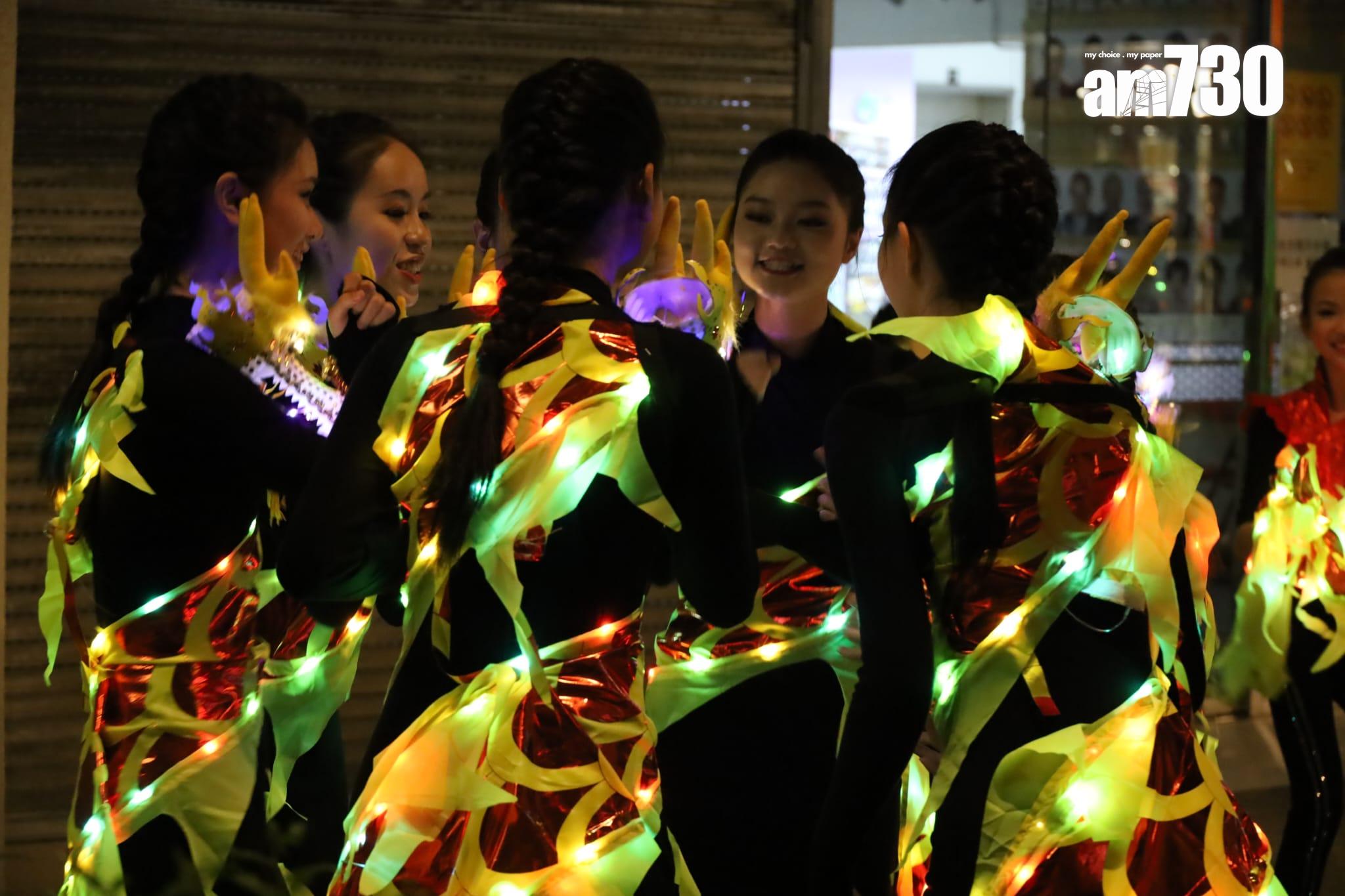 大角咀廟會盛大舉行 500呎夜光龍壓軸登場 (鍾式明攝)