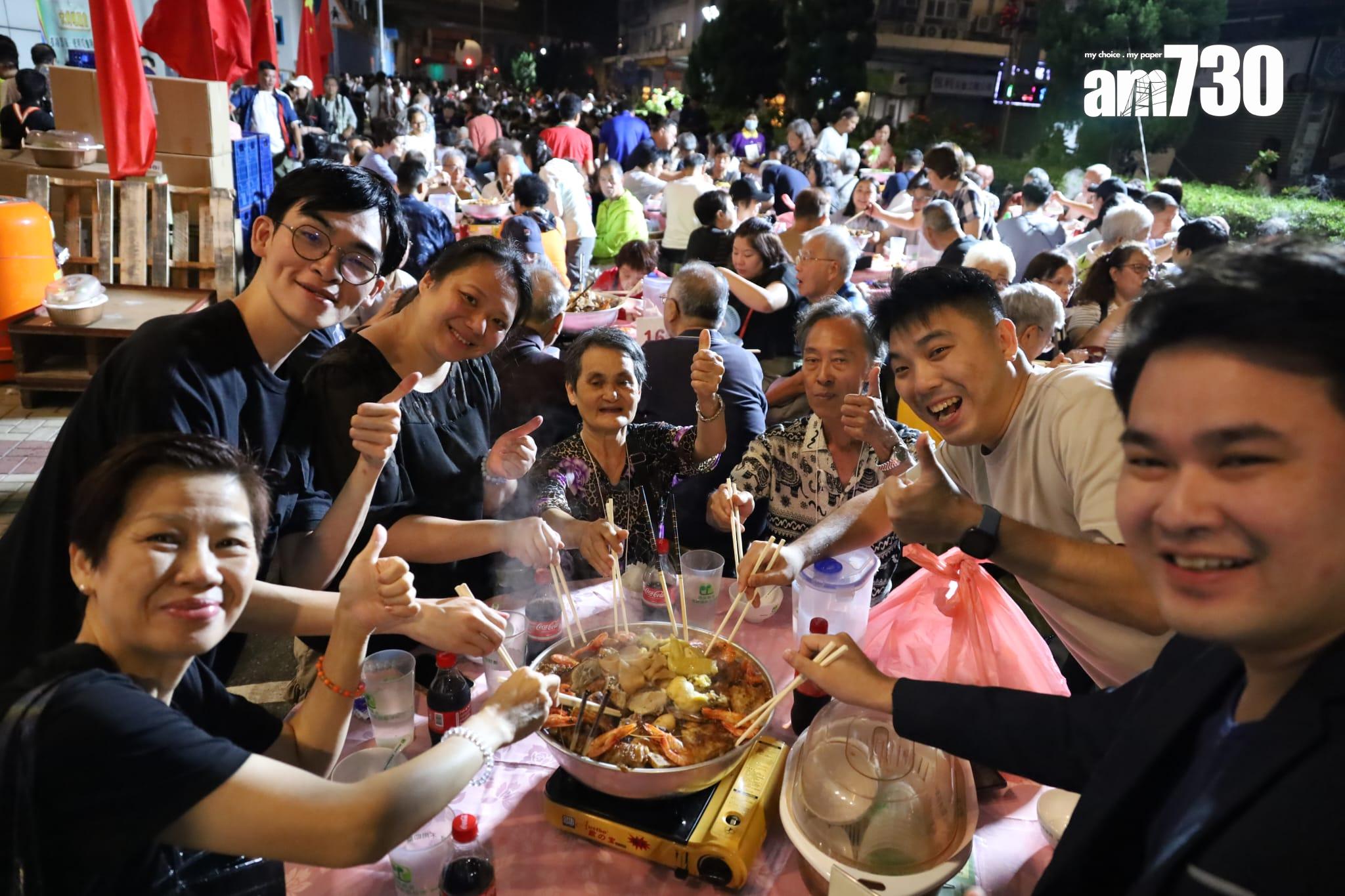 大角咀廟會盛大舉行 500呎夜光龍壓軸登場 (鍾式明攝)