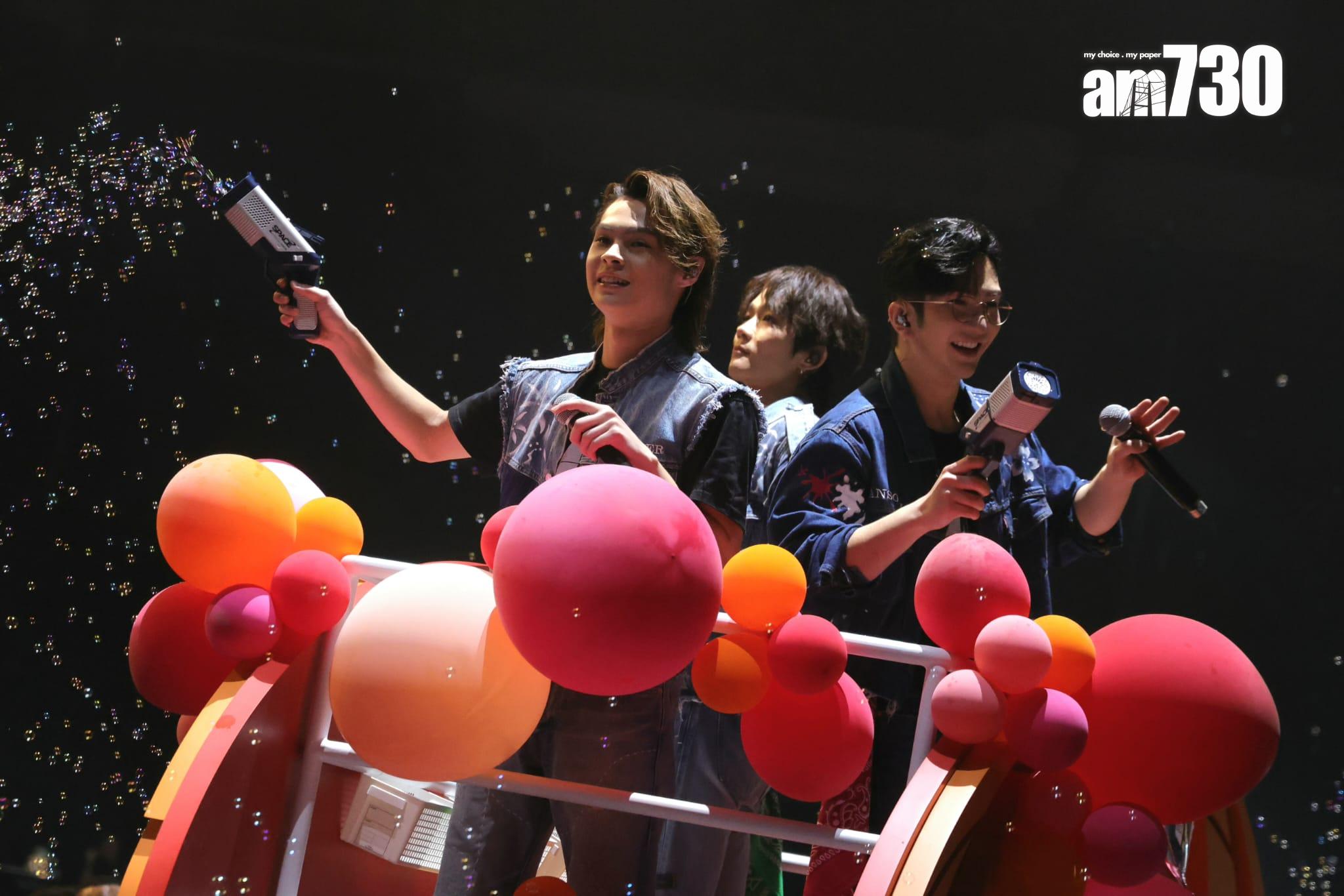 MIRROR 6周年見面會,12子落力為鏡粉謀福利。(吳康琦攝)