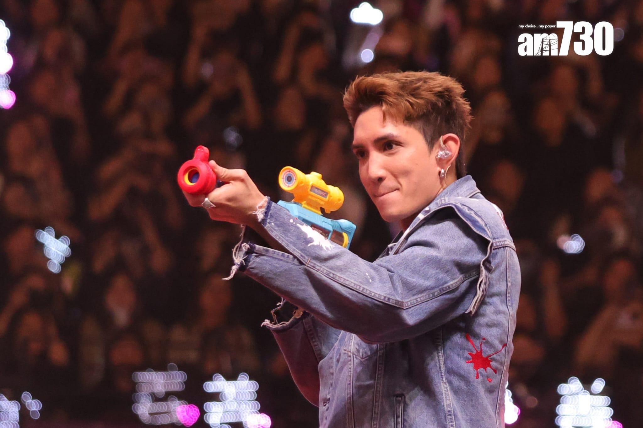 MIRROR 6周年見面會,12子落力為鏡粉謀福利。(吳康琦攝)