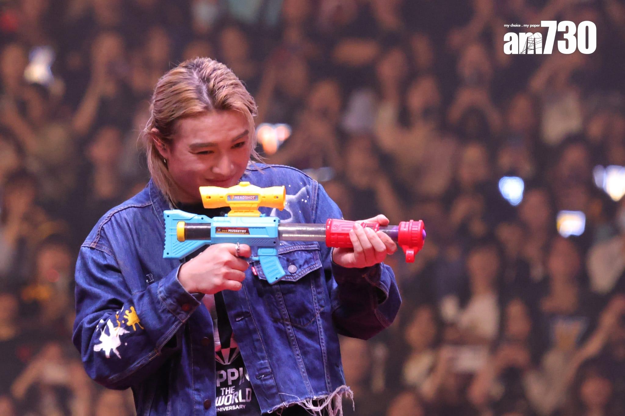 MIRROR 6周年見面會,12子落力為鏡粉謀福利。(吳康琦攝)