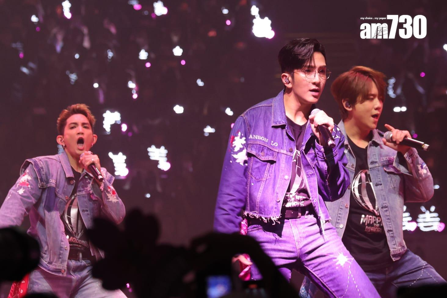 MIRROR跳唱團歌為6周年見面會炒熱氣氛。(吳康琦攝)