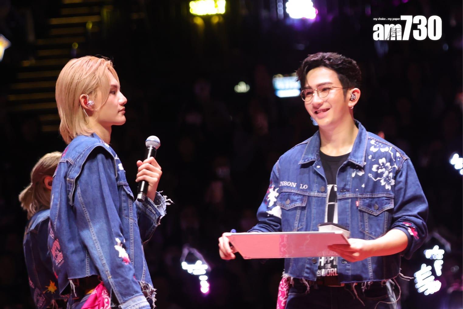 Anson Lo和Jeremy落力玩遊戲。(吳康琦攝)