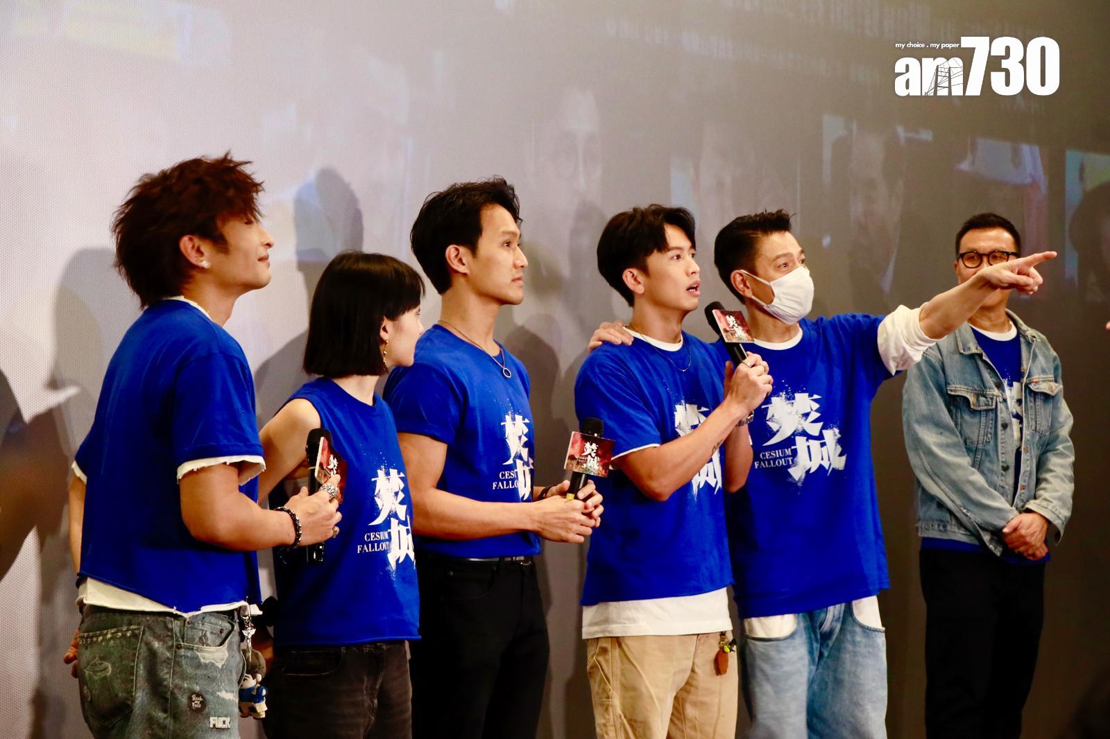 劉德華率領何啟華、林家熙、許恩怡和黃愷傑在8號風球前,風雨不改為《焚城》謝票。(娛樂組攝)