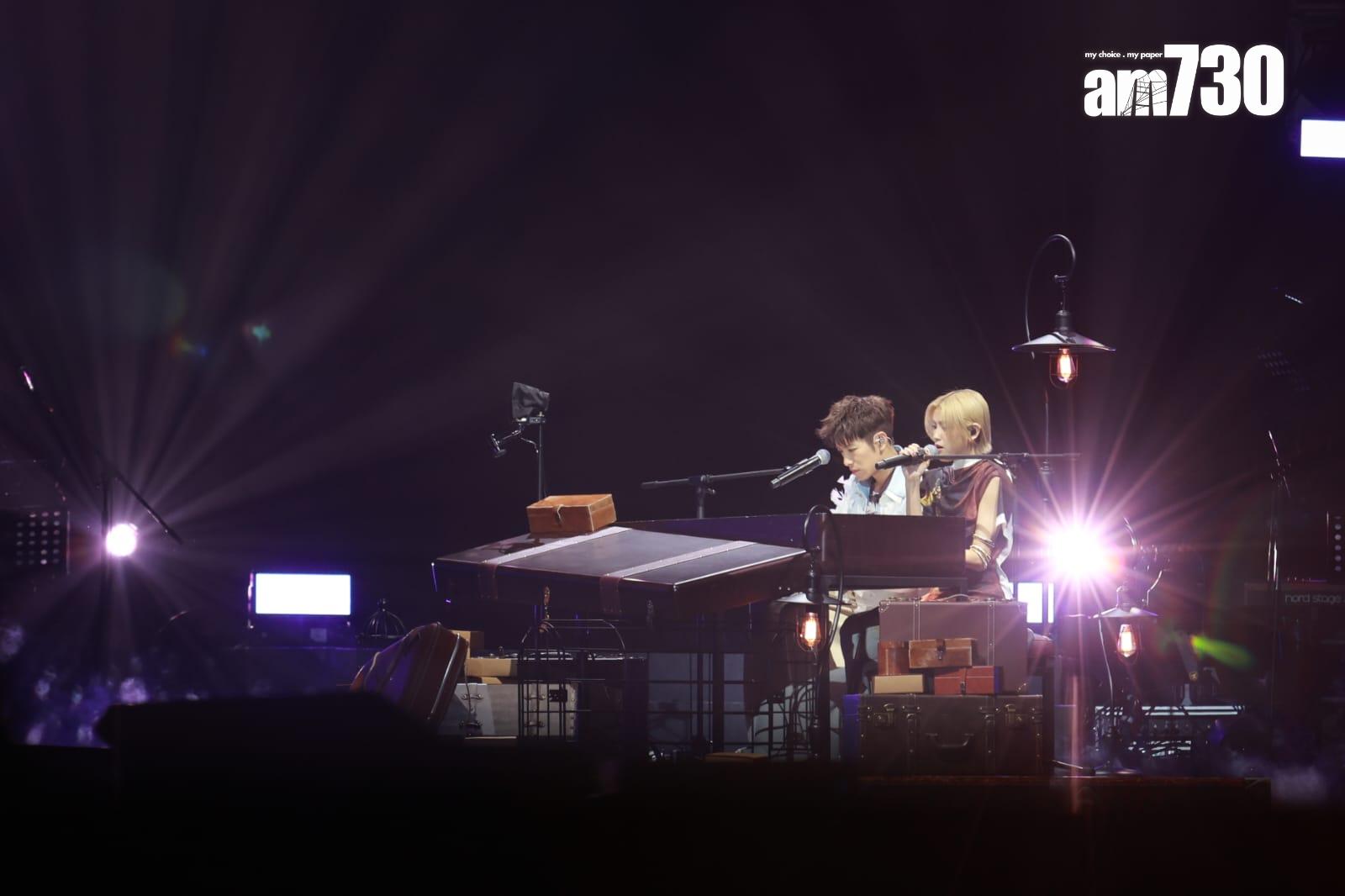 陳蕾和洪嘉豪在《KATCH OUR LIFE 陳蕾 x 洪嘉蒙×魏浚笙 音樂會》四手聯彈。(羅錦鴻攝)