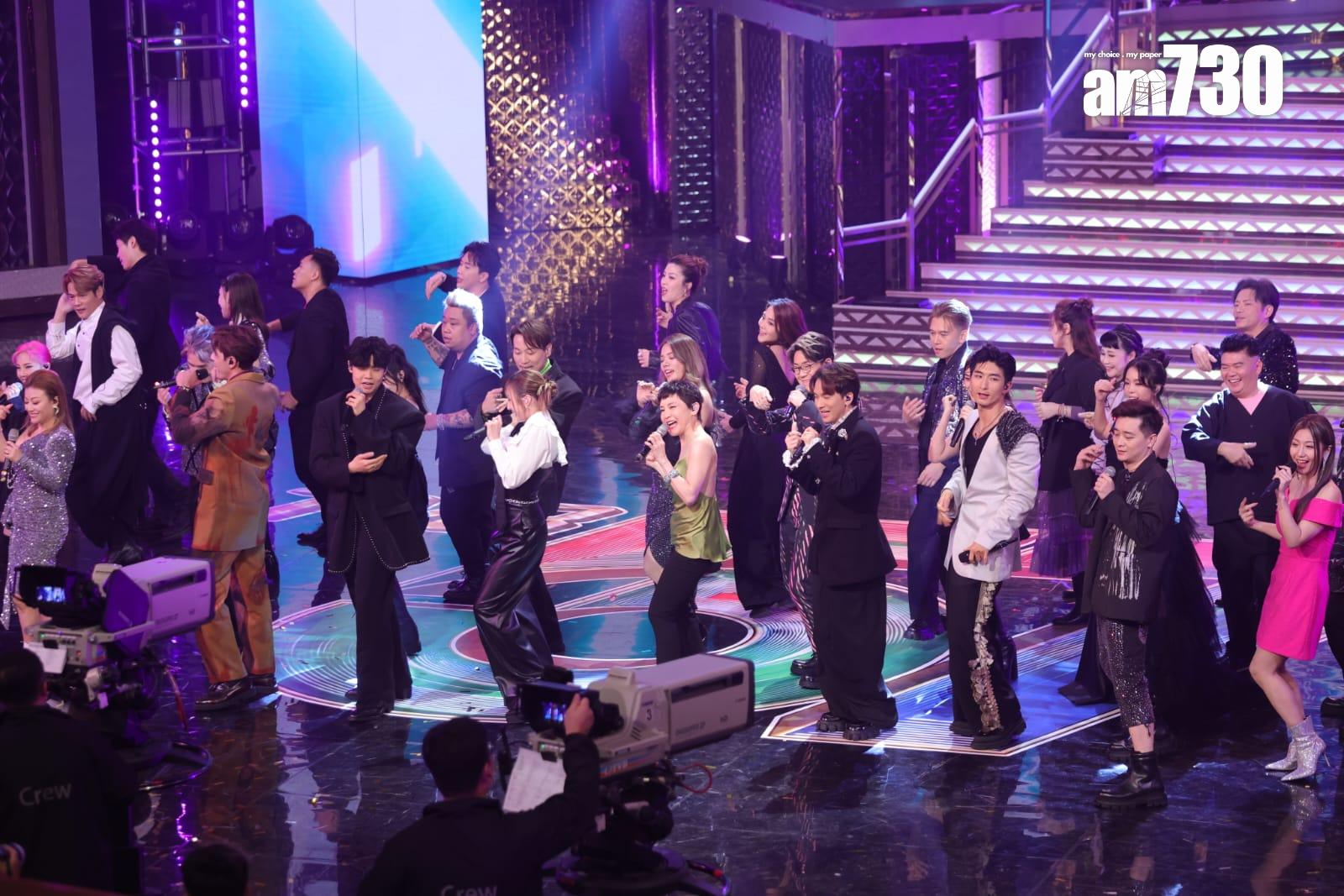 劉美君演唱《You're a Woman》及《愛是無涯》。