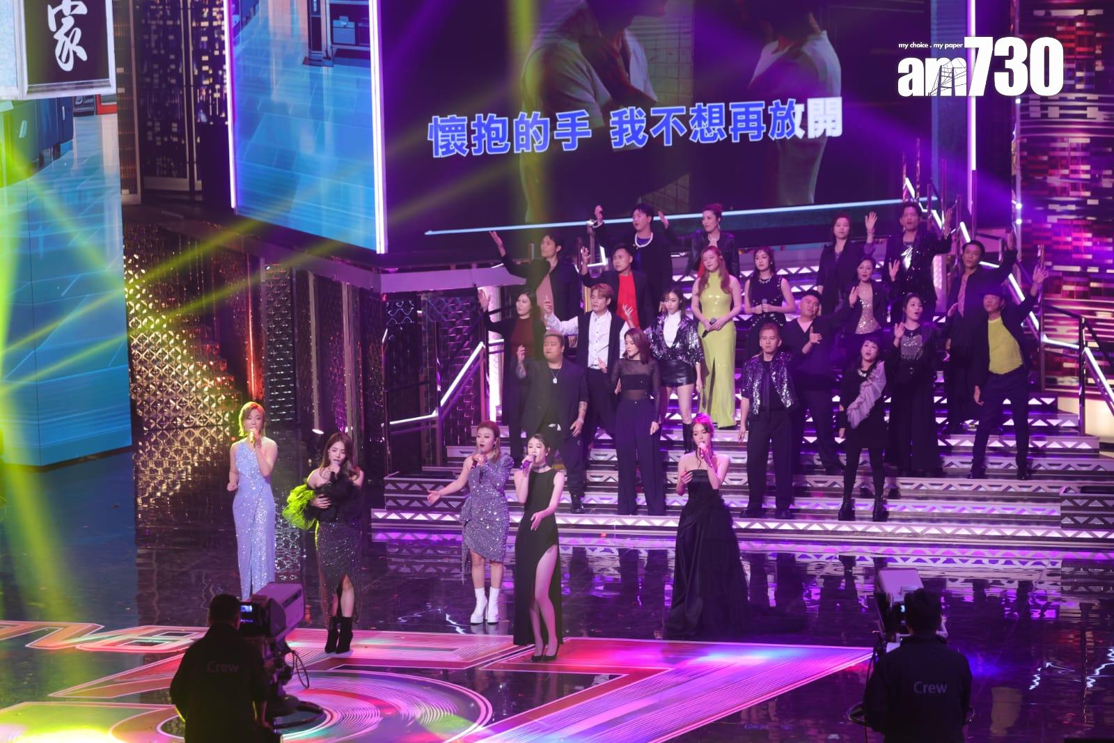 《聲夢傳奇》及《中年好聲音》學員組成「聲夢好聲音」,輪流出場獻唱經典金曲的廣東話及其他語言版。(吳康琦攝)