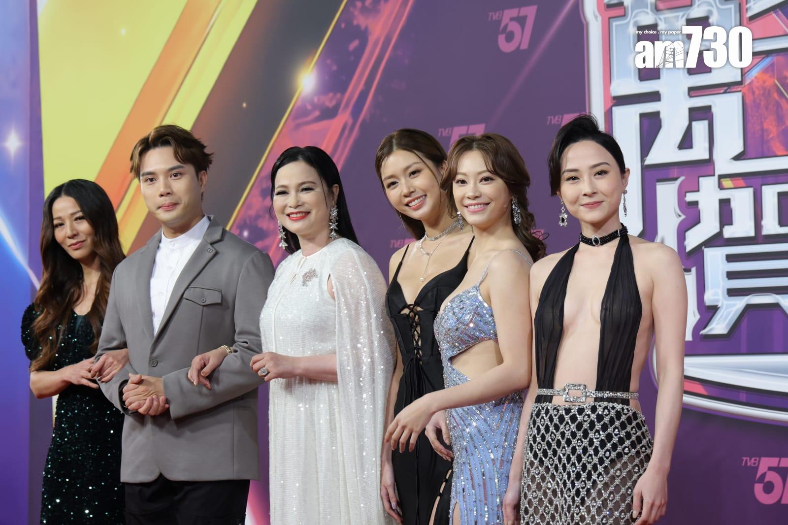 邵初兩條布遮胸。