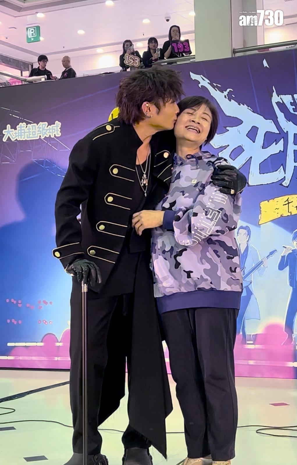 阿Dee獲媽媽親臨支持。(娛樂組攝)