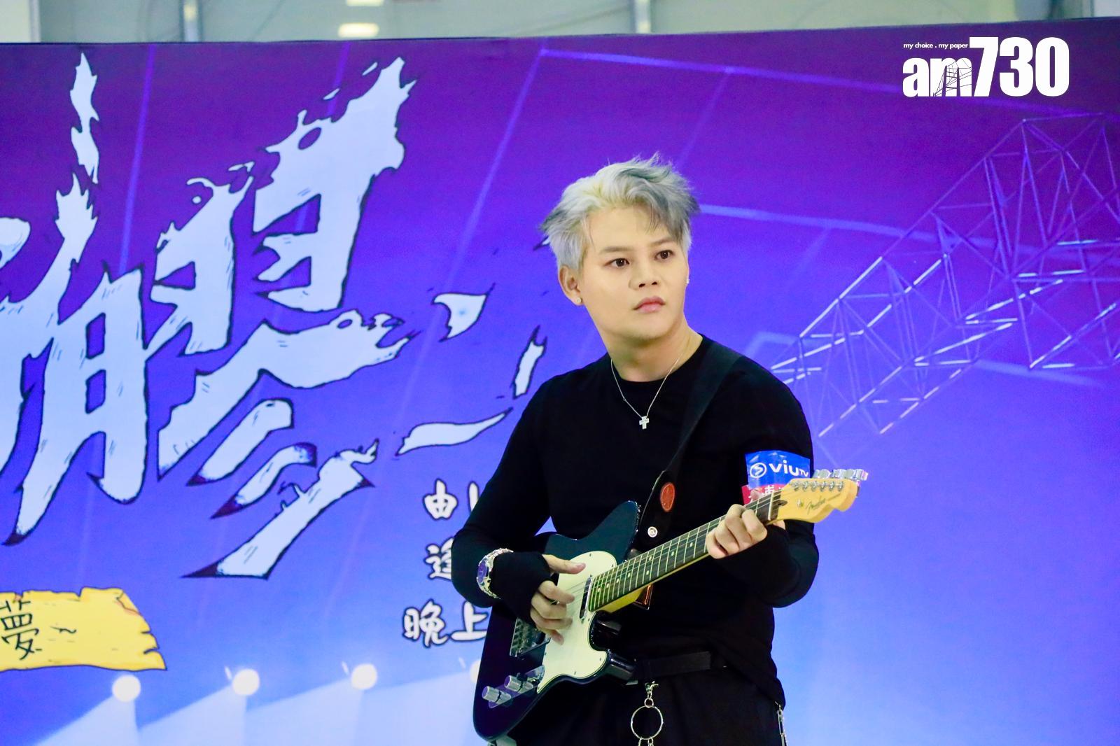 保錡化身「死腳膠」的meatlover。(娛樂組攝)