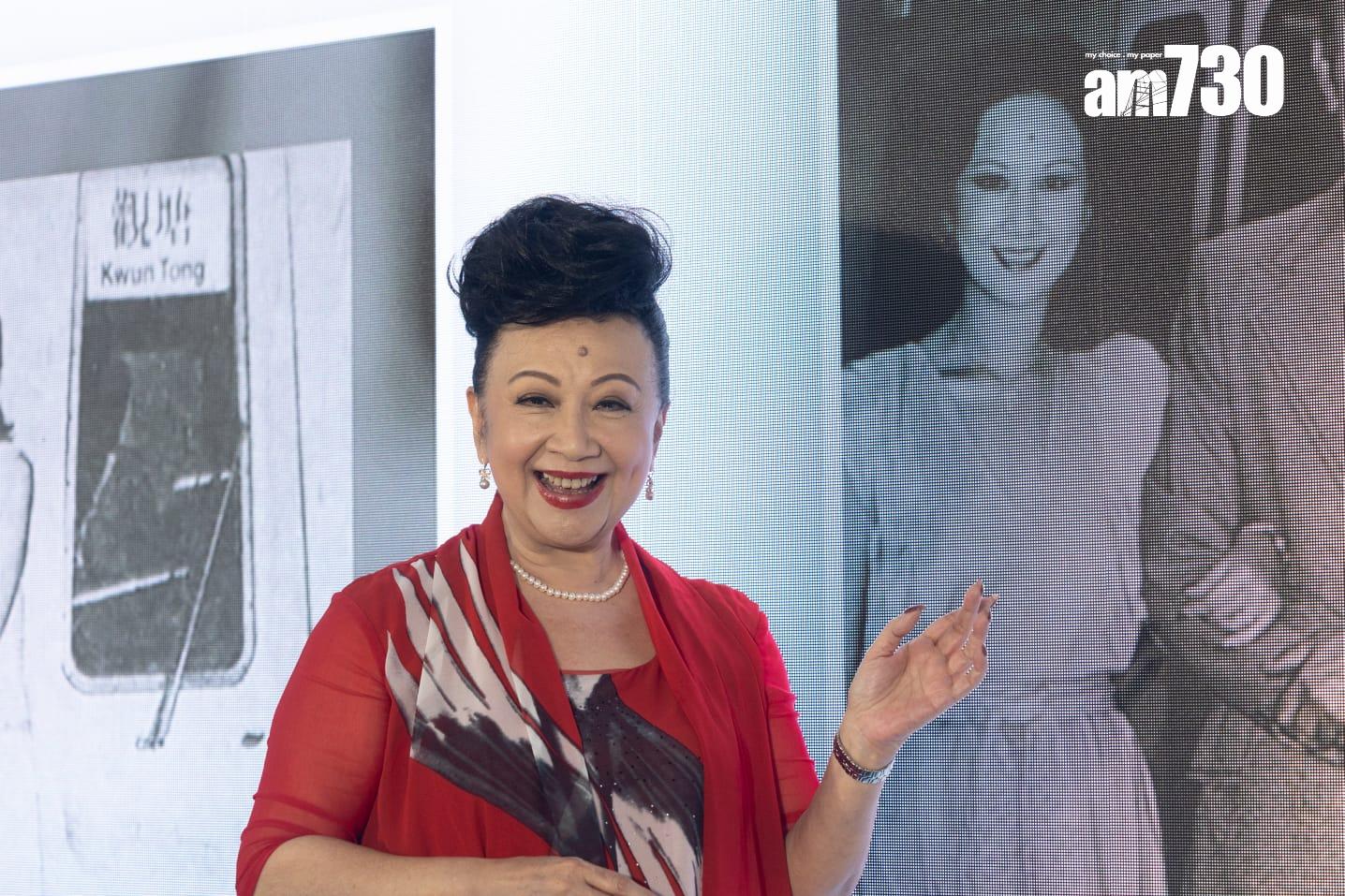 薛家燕出席港鐵活動,大會播出45年前家燕姐為港鐵拍廣告的照片。(蘇文傑攝)