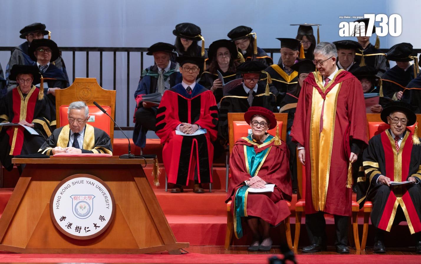 施永青獲樹仁大學頒授榮譽博士 寄語勿為讀書幾年而驕傲自滿