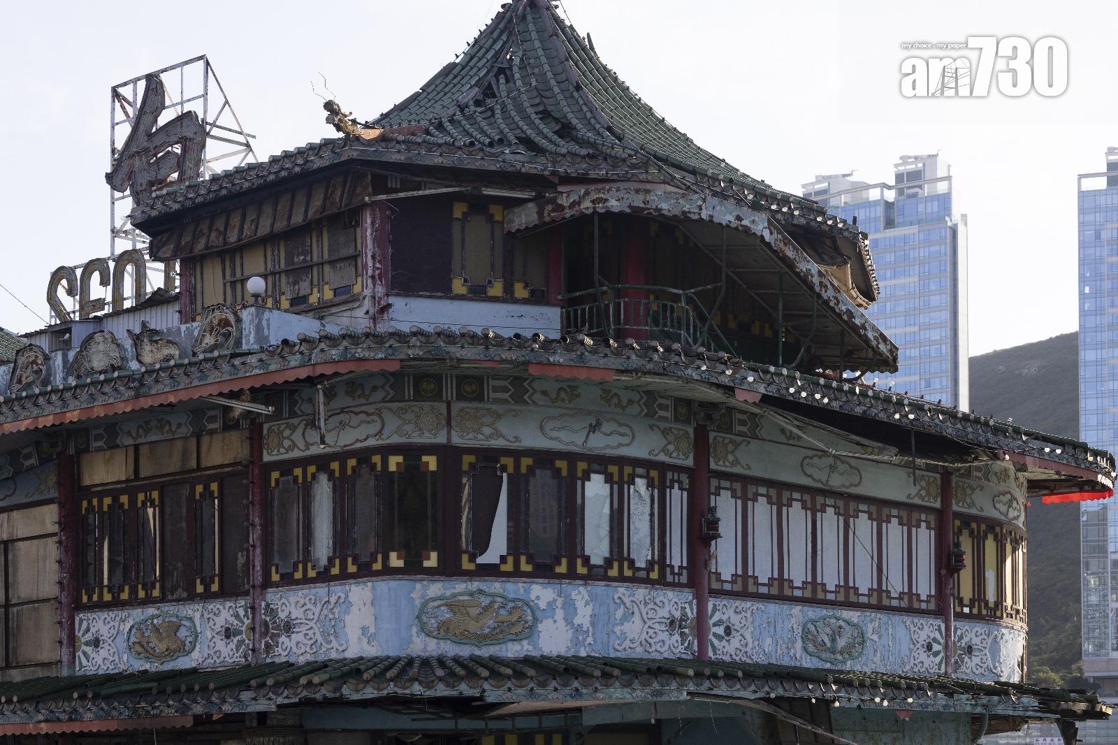 太白海鮮舫船頂於去年颱風中受損(蘇文傑攝)