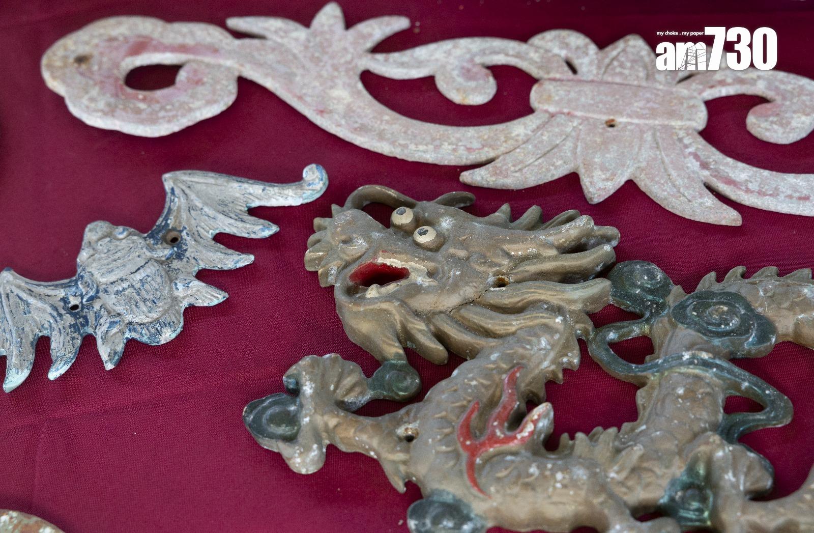 「笑口龍」裝飾是太白海鮮舫獨有,剝落的裝飾品將經翻新後重新裝上(蘇文傑攝)