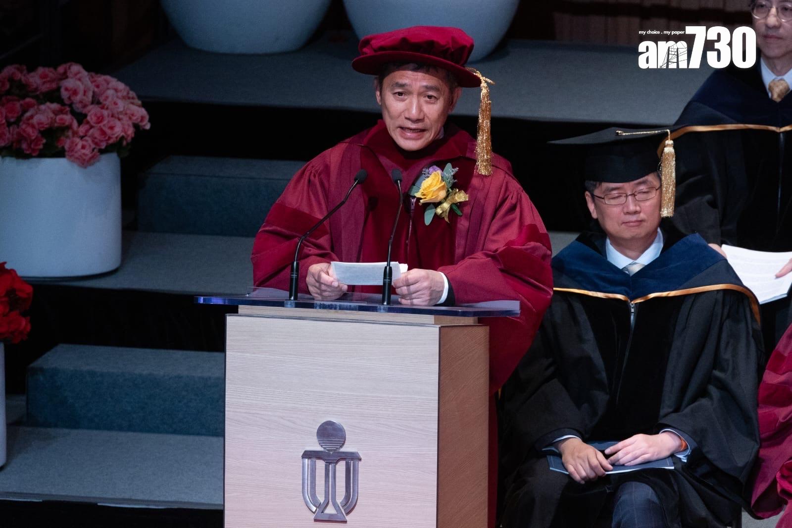 典禮上,梁朝偉以全英文致謝辭。 (蘇文傑攝)