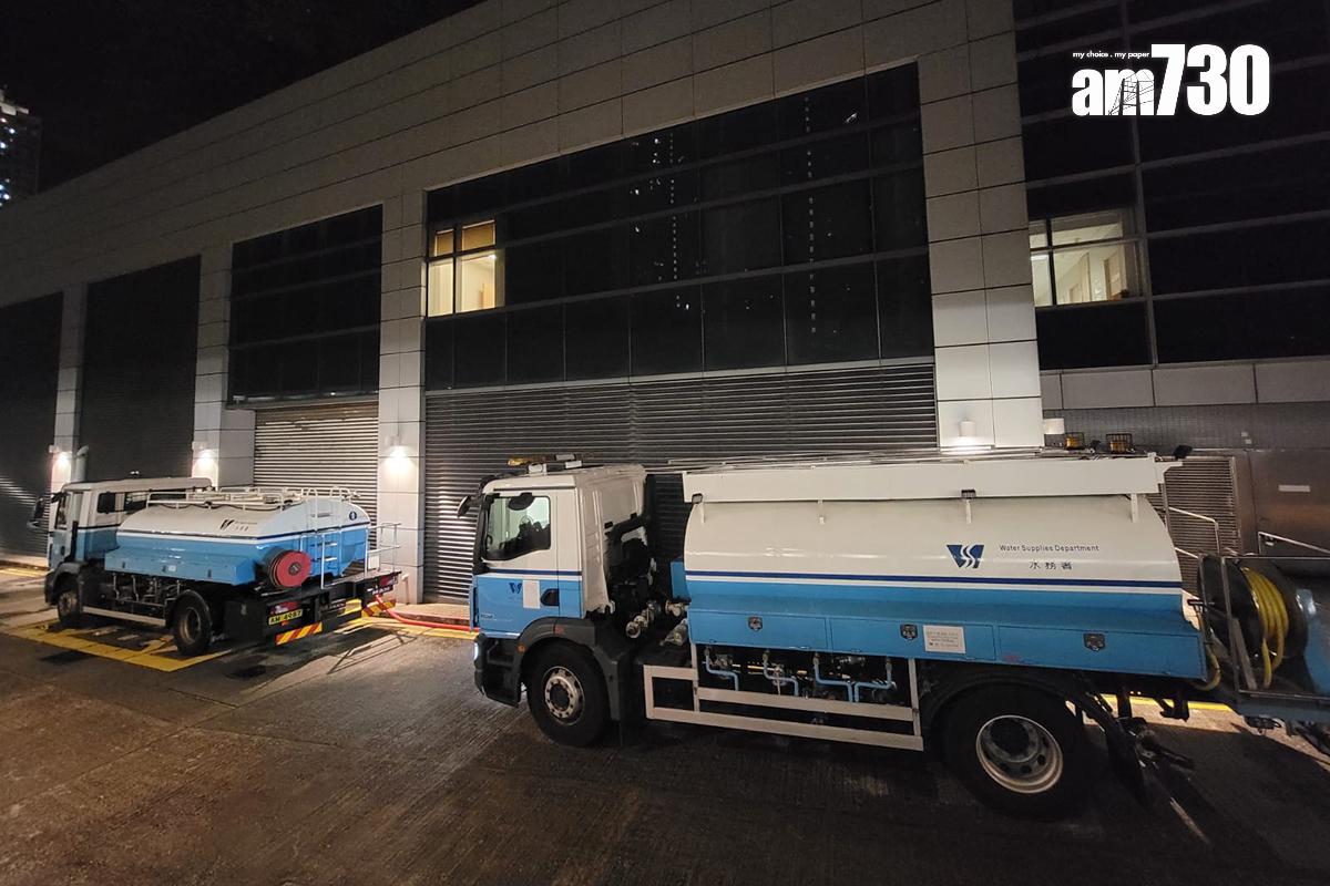 水務署水車已經抵達北大嶼山醫院。(鍾式明攝)