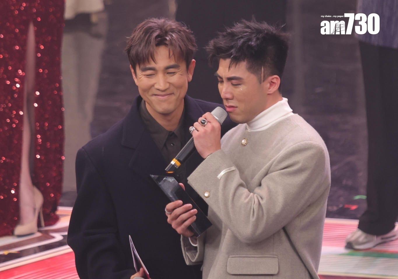 廖家爵哭成淚人。