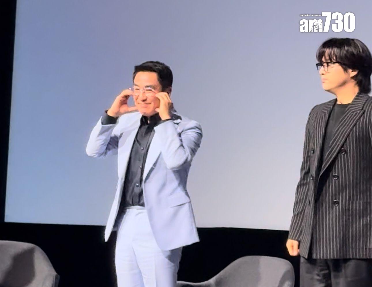 柳承龍心情特別靚,在台上大派福利。