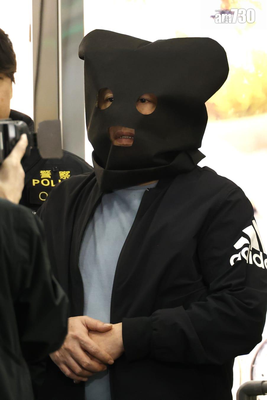 1997年發生的尖沙咀寶勒巷卡拉OK縱火案,其中一名通緝犯陳惠良潛逃27年終在內地落網並已被押返回港,警方晚上將他押返寶勒巷進行案情重組。(林俊源攝)