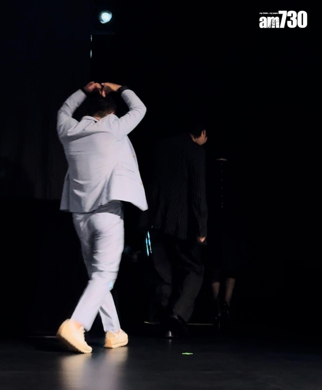 柳承龍心情特別靚,在台上大派福利。