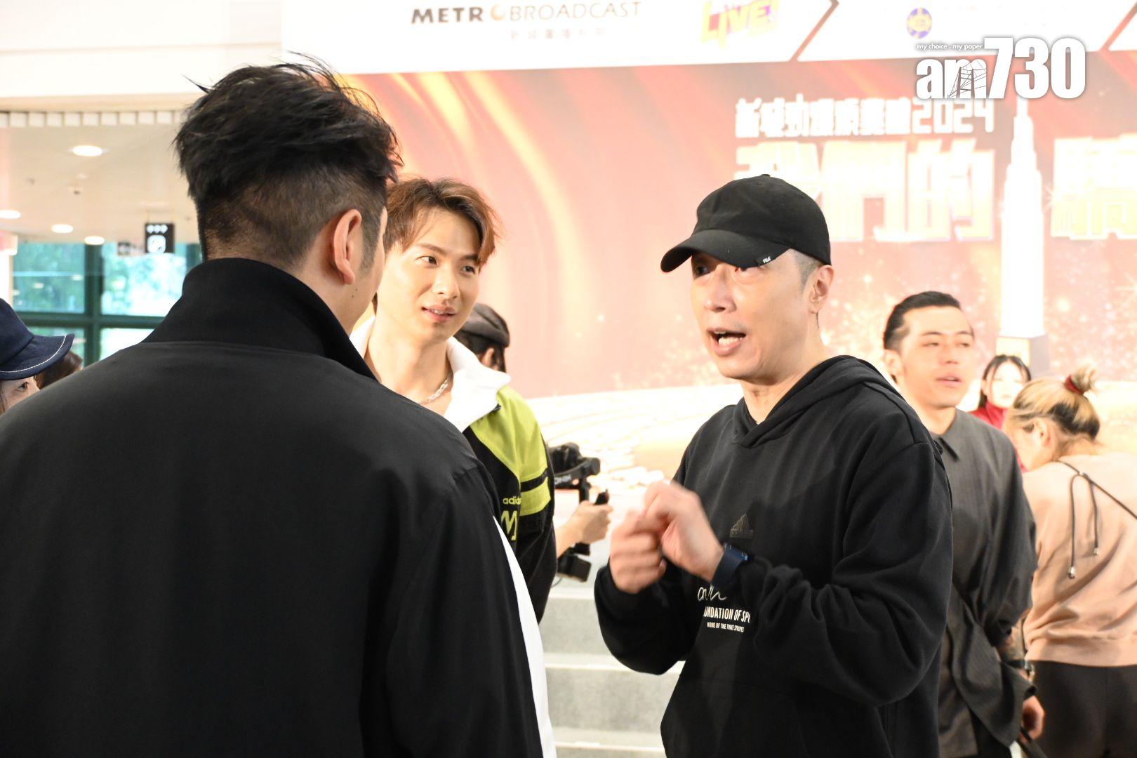 馬浚偉與許廷鏗大談羽毛球話題。 (娛樂組攝)