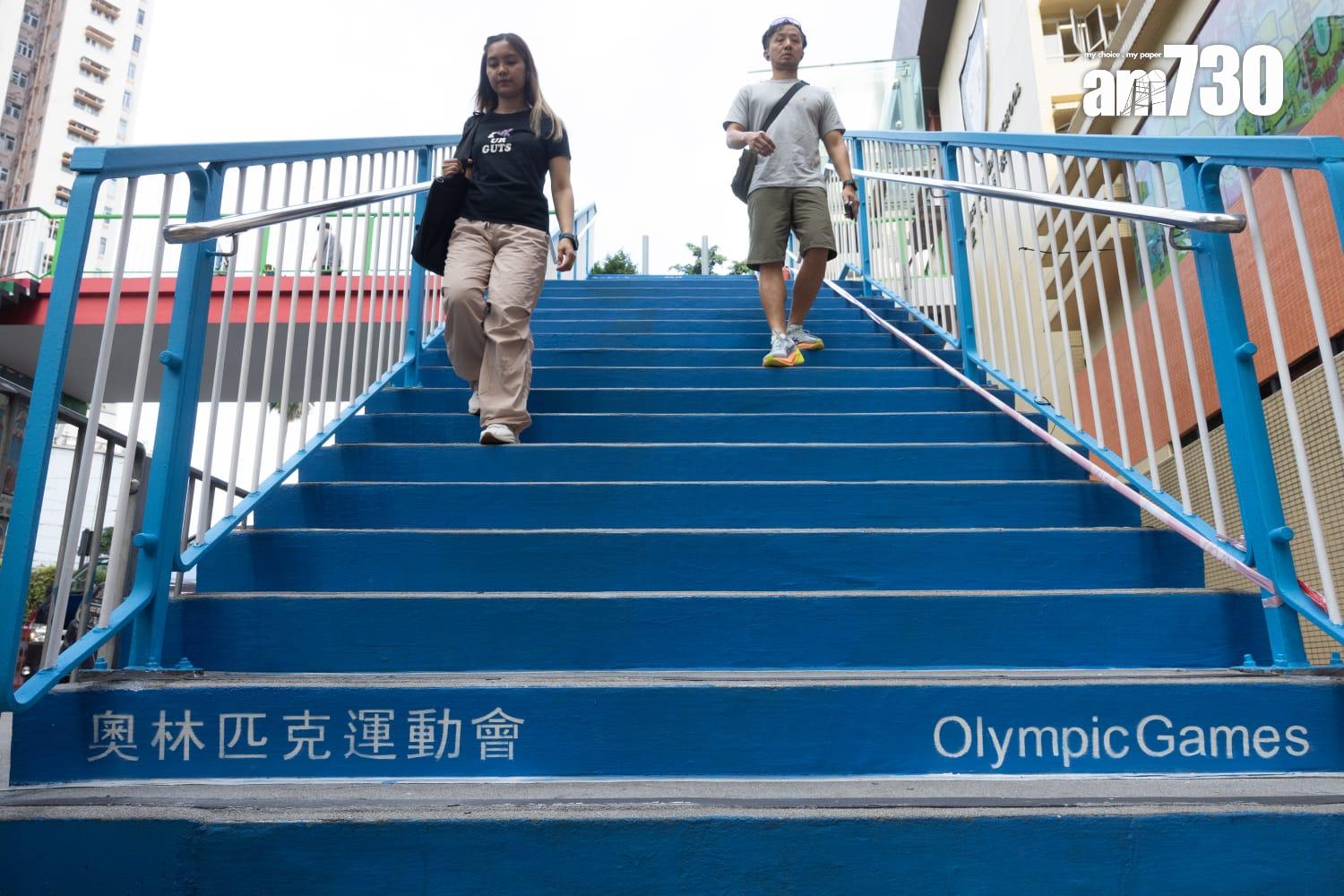 銅鑼灣「奧運橋」近日相關奧運設計圖案和資訊突然消失,路政署稱鑑於部分油漆已日漸褪色,故進行翻新工程,不涉更改現有的外觀設計,料於12月完成。(蘇文傑攝)