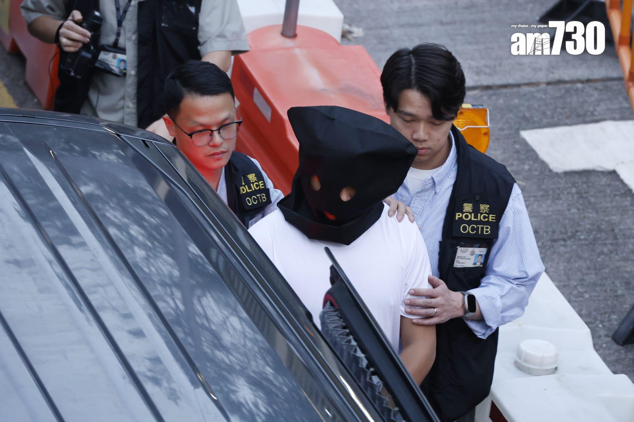 壁屋懲教員遇襲案,警方將一名被捕人士押返現場重組案情,安排假人及「長條武器」。(林俊源攝)