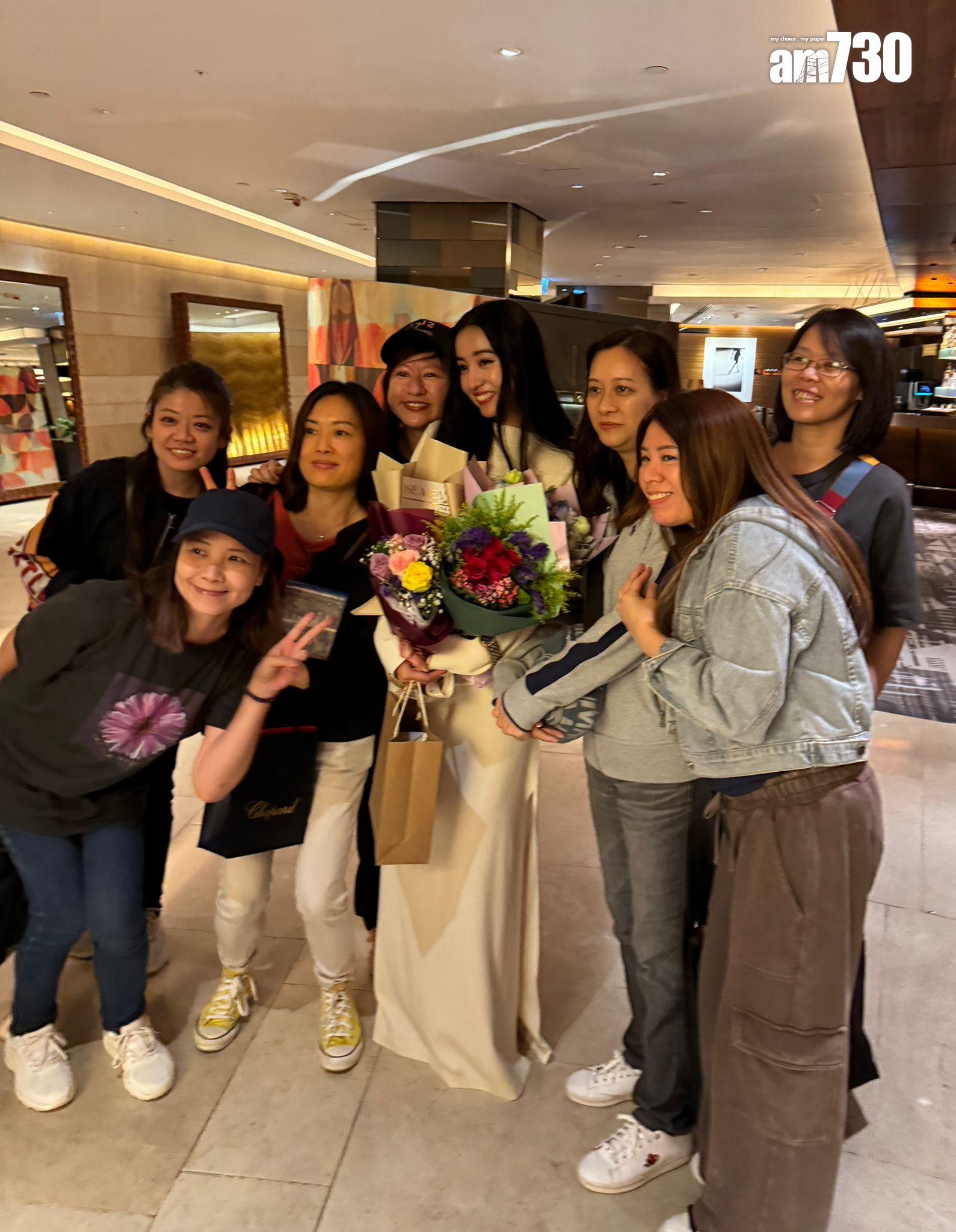 光希獲粉絲支持,簽名合照有求必應! (娛樂組攝)