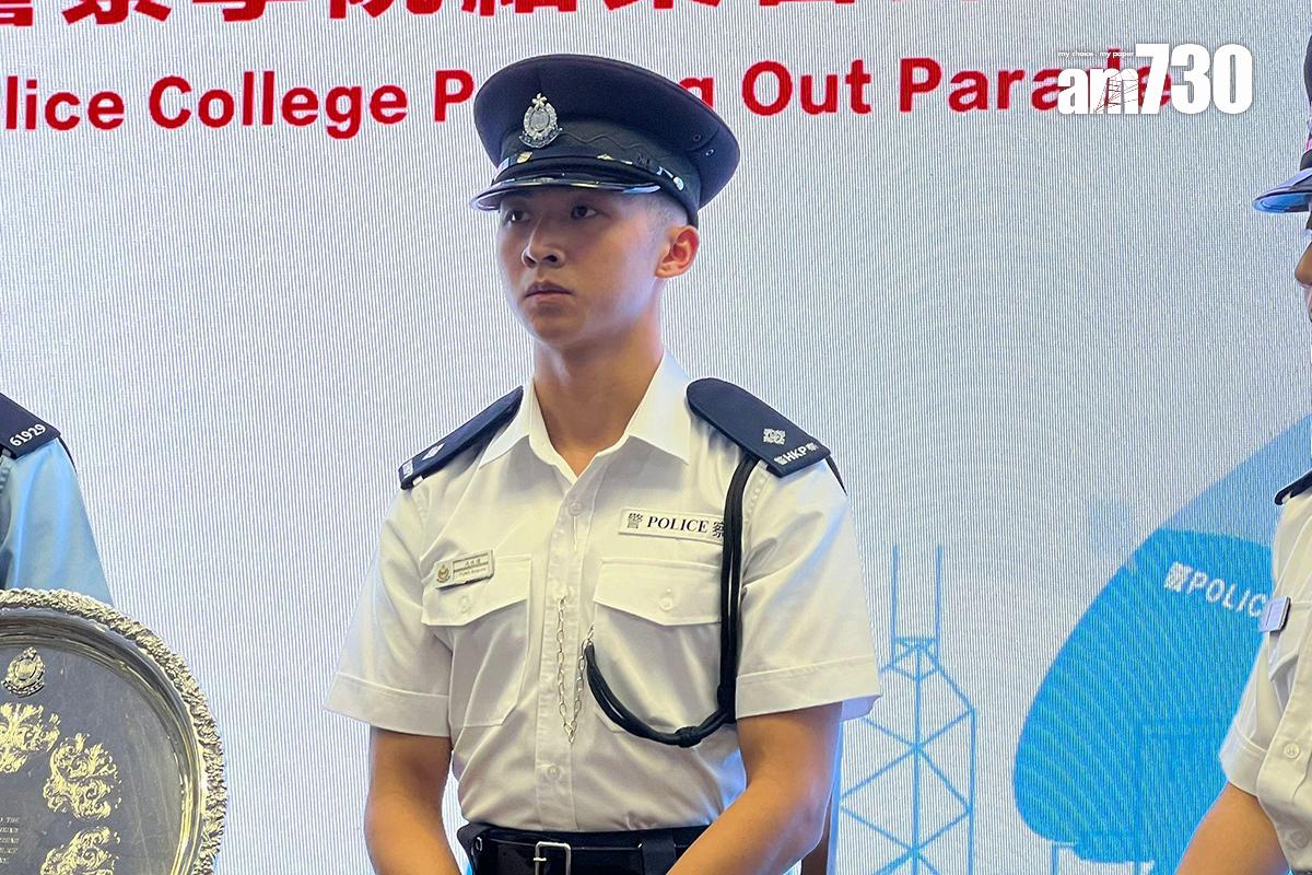 施禮榮盾及榮譽警棍得主見習督察馮旌曜。(李景玉攝)