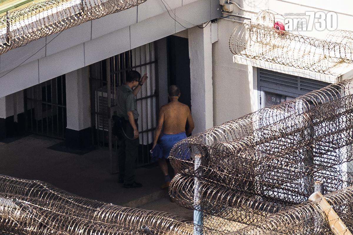 美聯社2023年發布一輯黎智英在監獄放風的照片。(資料圖片/美聯社)