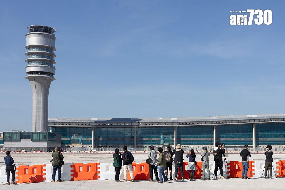 機場三跑道系統啟用首日,T2客運廊等項目尚未竣工。(資料圖片/蘇文傑攝)